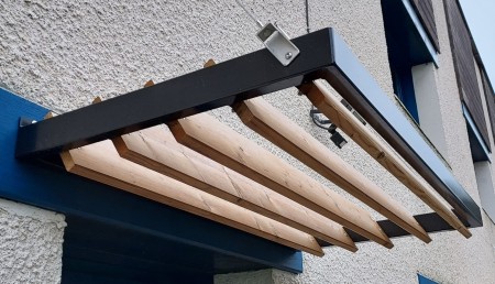 Brise-soleil cadre acier lames biaises